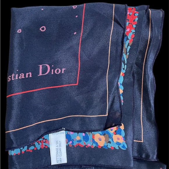 Christian Dior scarves - Picture 4 of 5